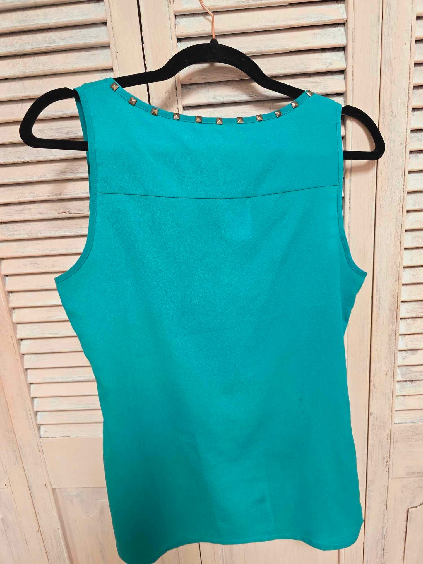 Le Chateau Sleeveless Blouse