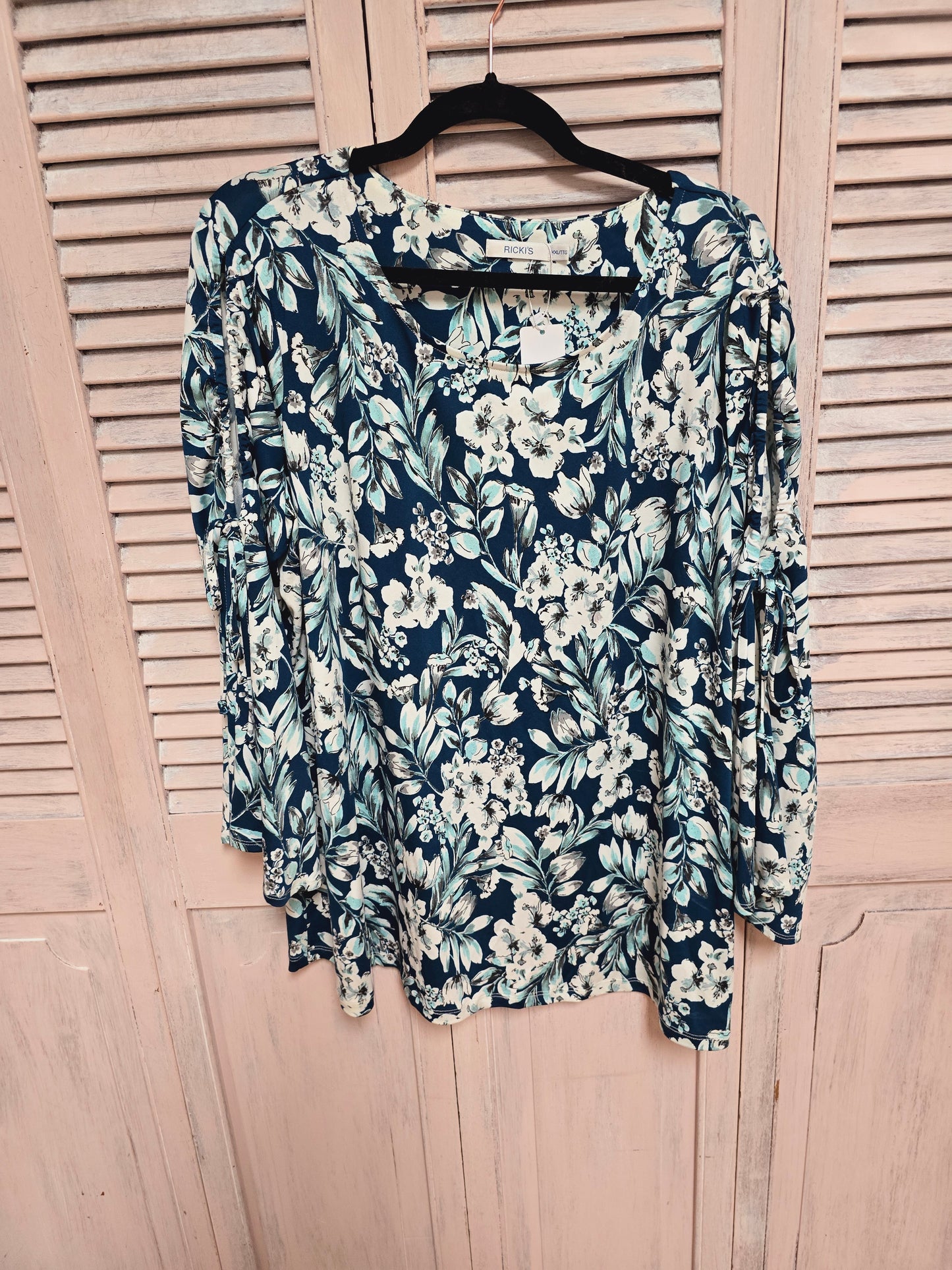 Ricki's Cold Shoulder Longsleeve Top