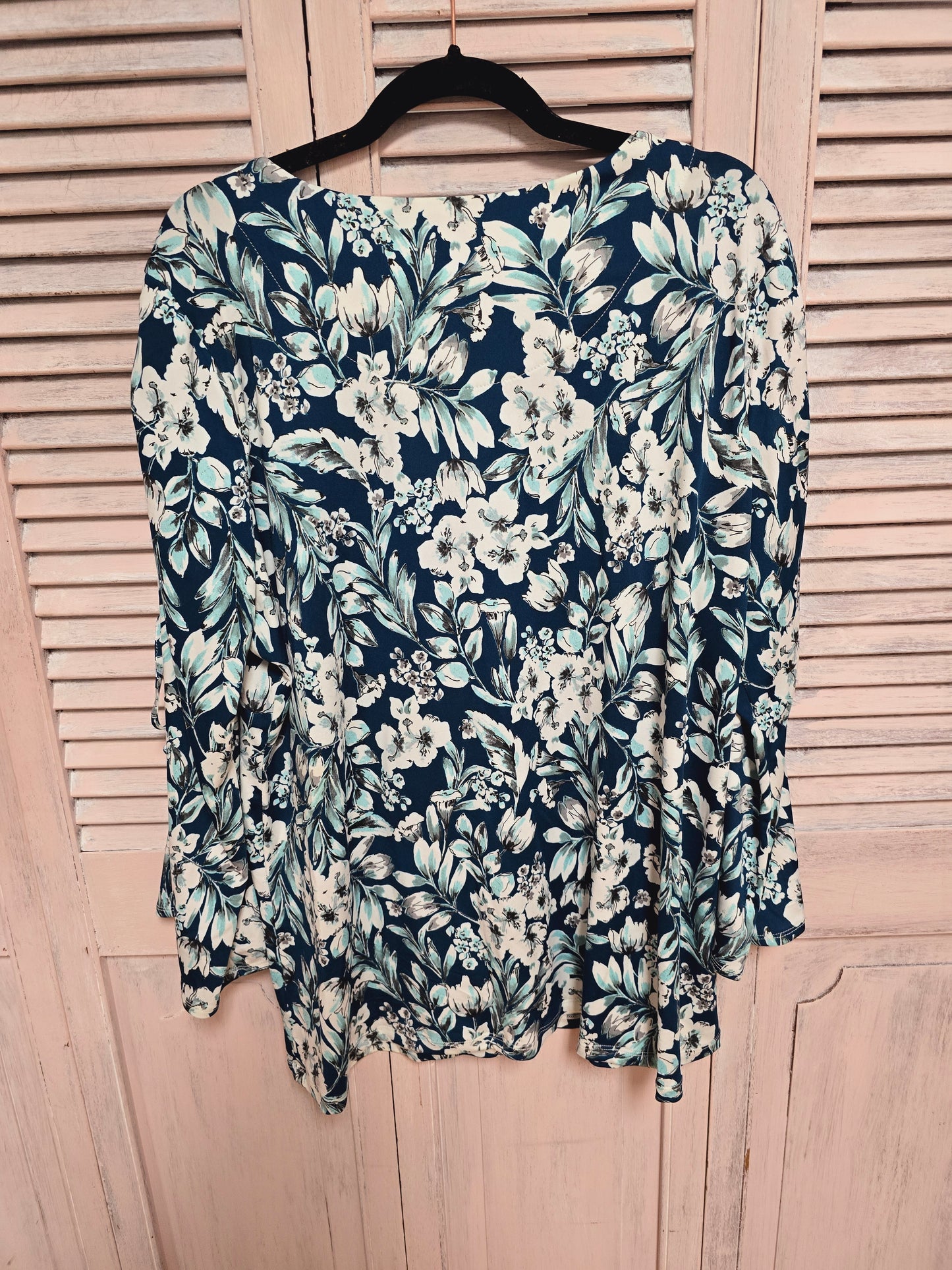 Ricki's Cold Shoulder Longsleeve Top